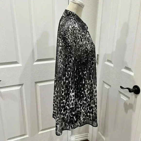 cAbi High/low sheer, long length black/ white blouse button down ❤️ - Picture 6 of 9